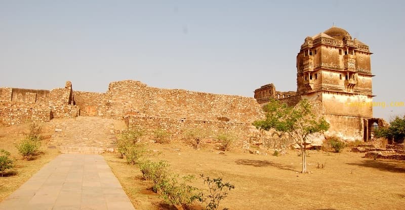 चित्तौड़गढ़: किलों का महाराणा